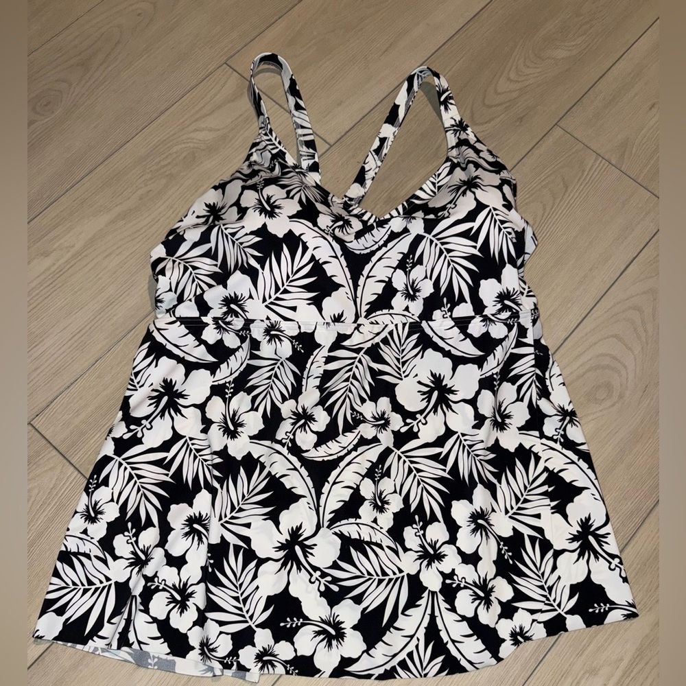 Lands’ End Women’s 2X Floral Tankini Top – Black & White NWT